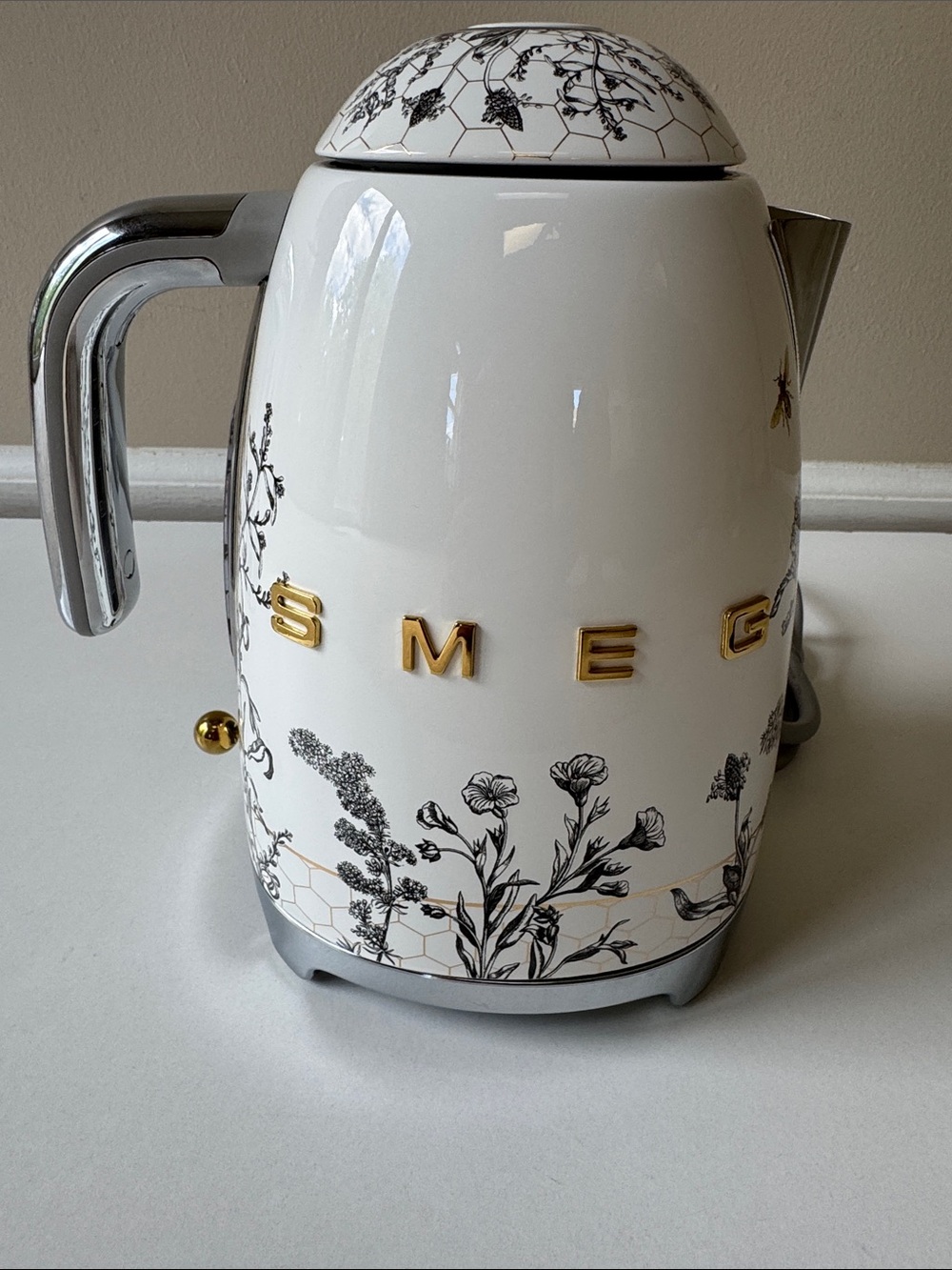 SMEG Honeycomb white floral Kettle
